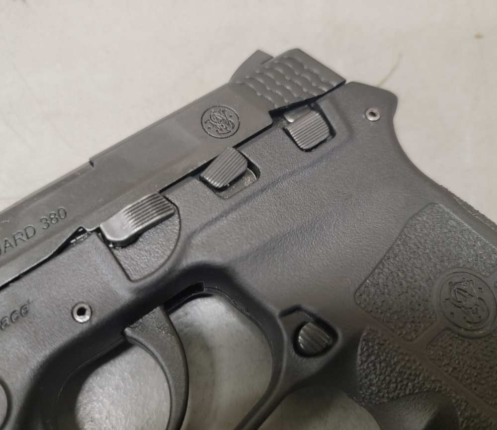 Smith & Wesson Bodyguard W/ Laser .380 ACP -img-3