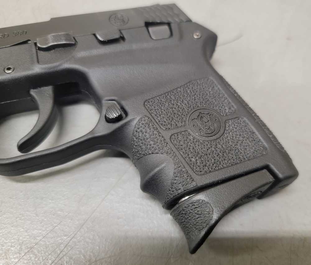 Smith & Wesson Bodyguard W/ Laser .380 ACP -img-2