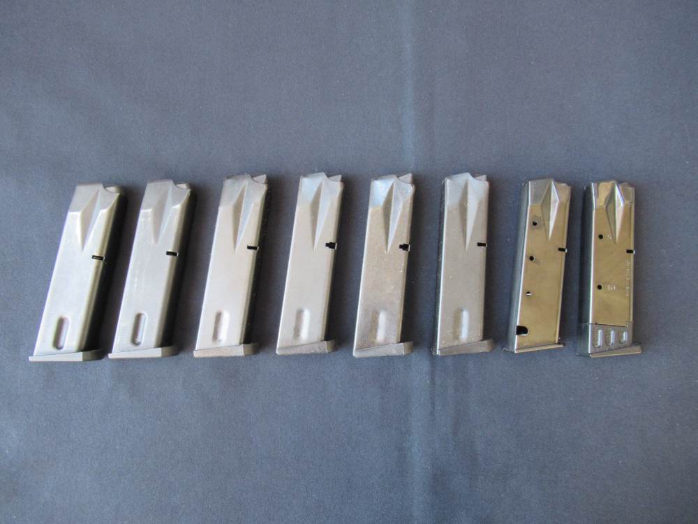 Beretta 92 9mm Magazine Lot of 7 + 1 Beretta 96 .40 S&W Dealer Shooter Lot-img-1