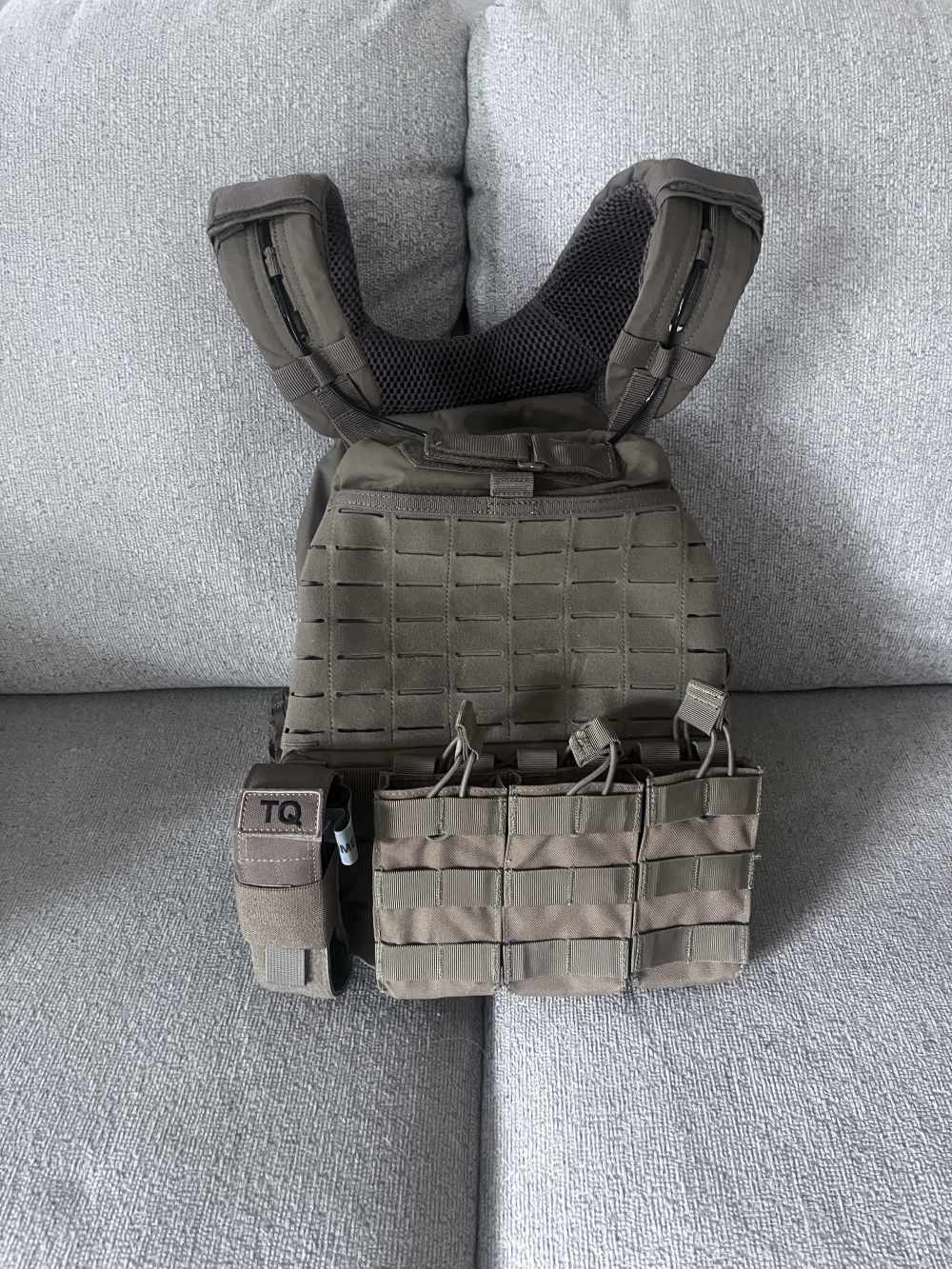 Level 4 plates with plate carrier and accessories -img-2