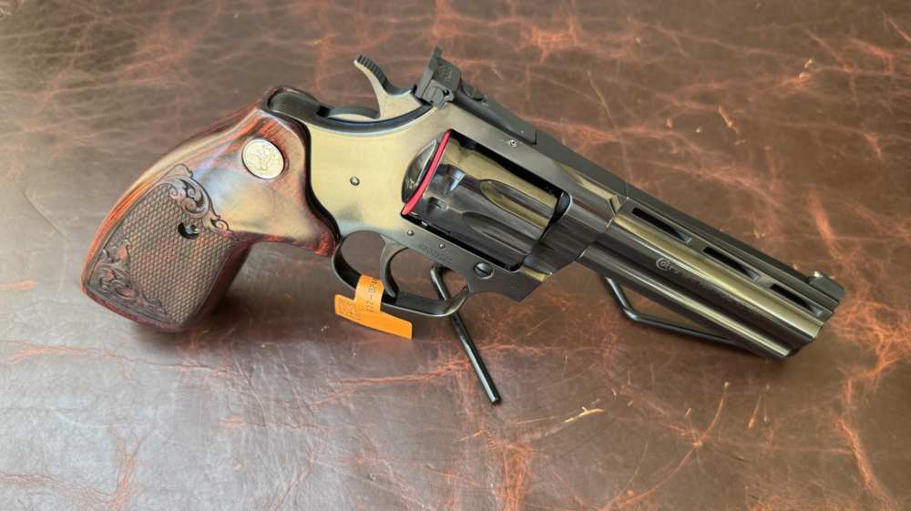 New for 2026-Colt Blued King Cobra- .22LR-BP4RFO-Upgraded Sights & Grips-img-4