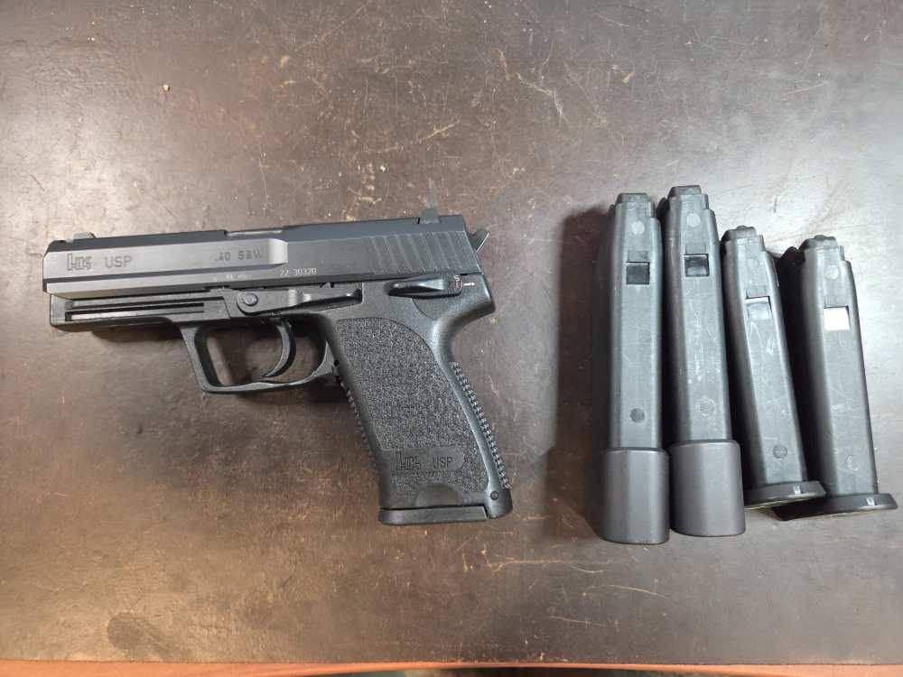 USP 40 FOR SALE GREAT CONDITION, GREAT SHOOTER.-img-2