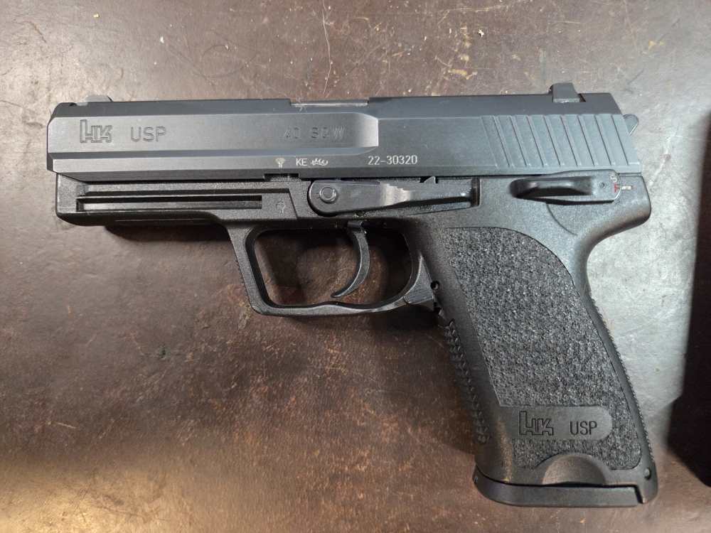 USP 40 FOR SALE GREAT CONDITION, GREAT SHOOTER.-img-0