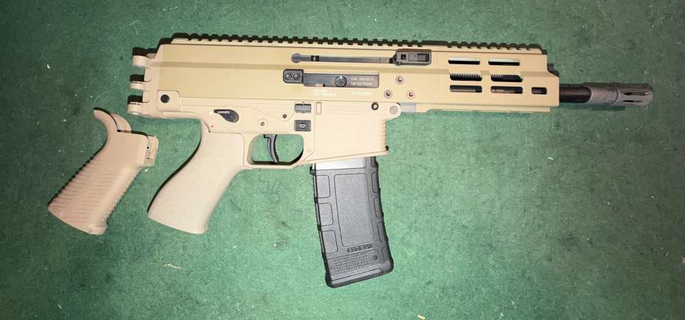 B&T APC300 GEN 2 PRO Coyote Tan Pisto-img-1