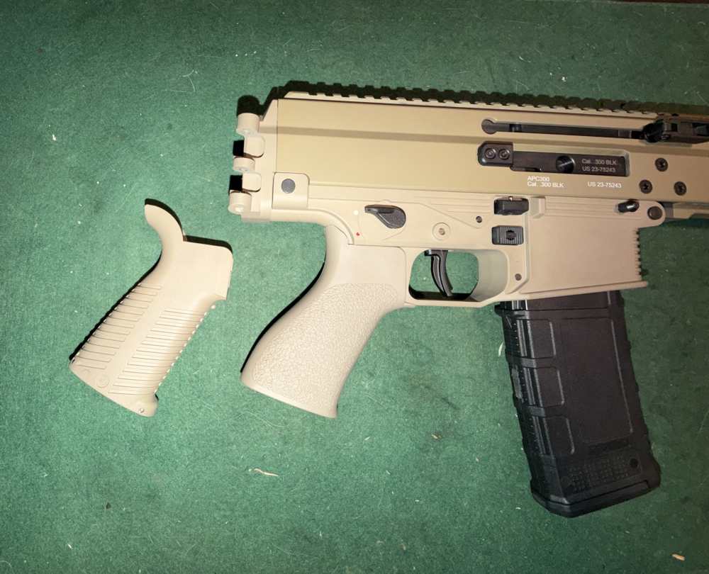B&T APC300 GEN 2 PRO Coyote Tan Pisto-img-2