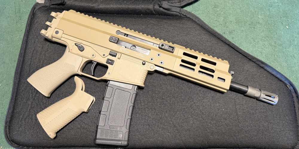 B&T APC300 GEN 2 PRO Coyote Tan Pisto-img-0