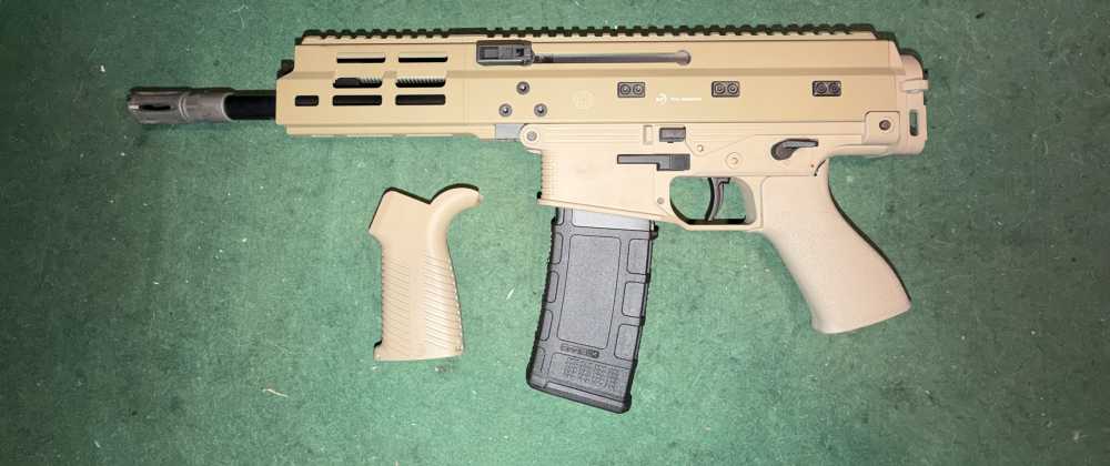 B&T APC300 GEN 2 PRO Coyote Tan Pisto-img-4