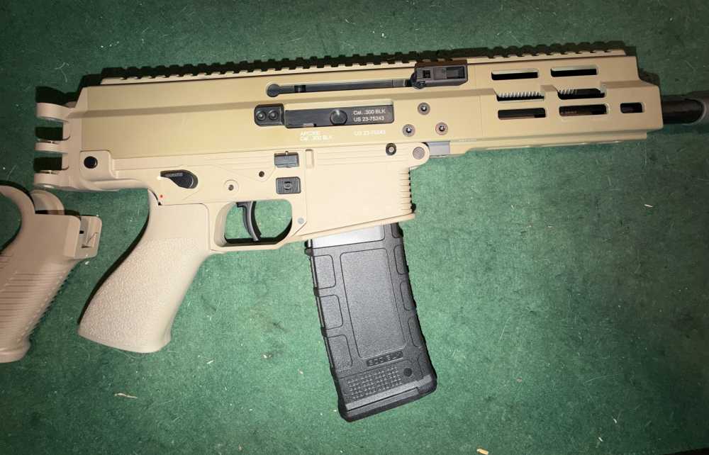 B&T APC300 GEN 2 PRO Coyote Tan Pisto-img-3