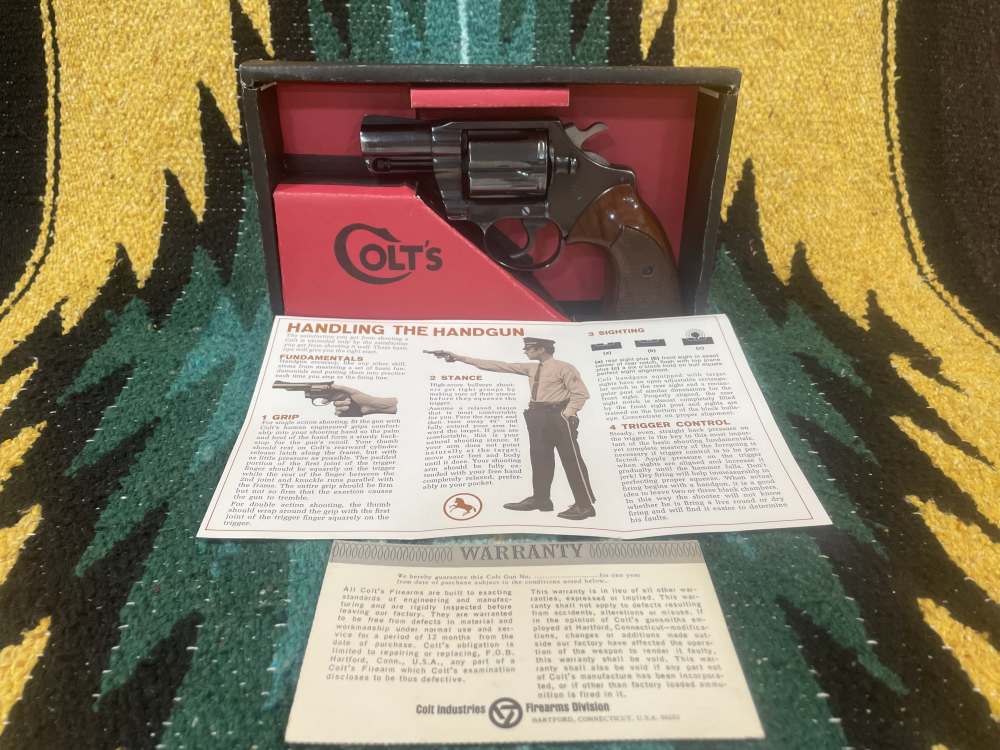 Colt Detective Special with box and paper work 1st year 3rd Issue 1973-img-0