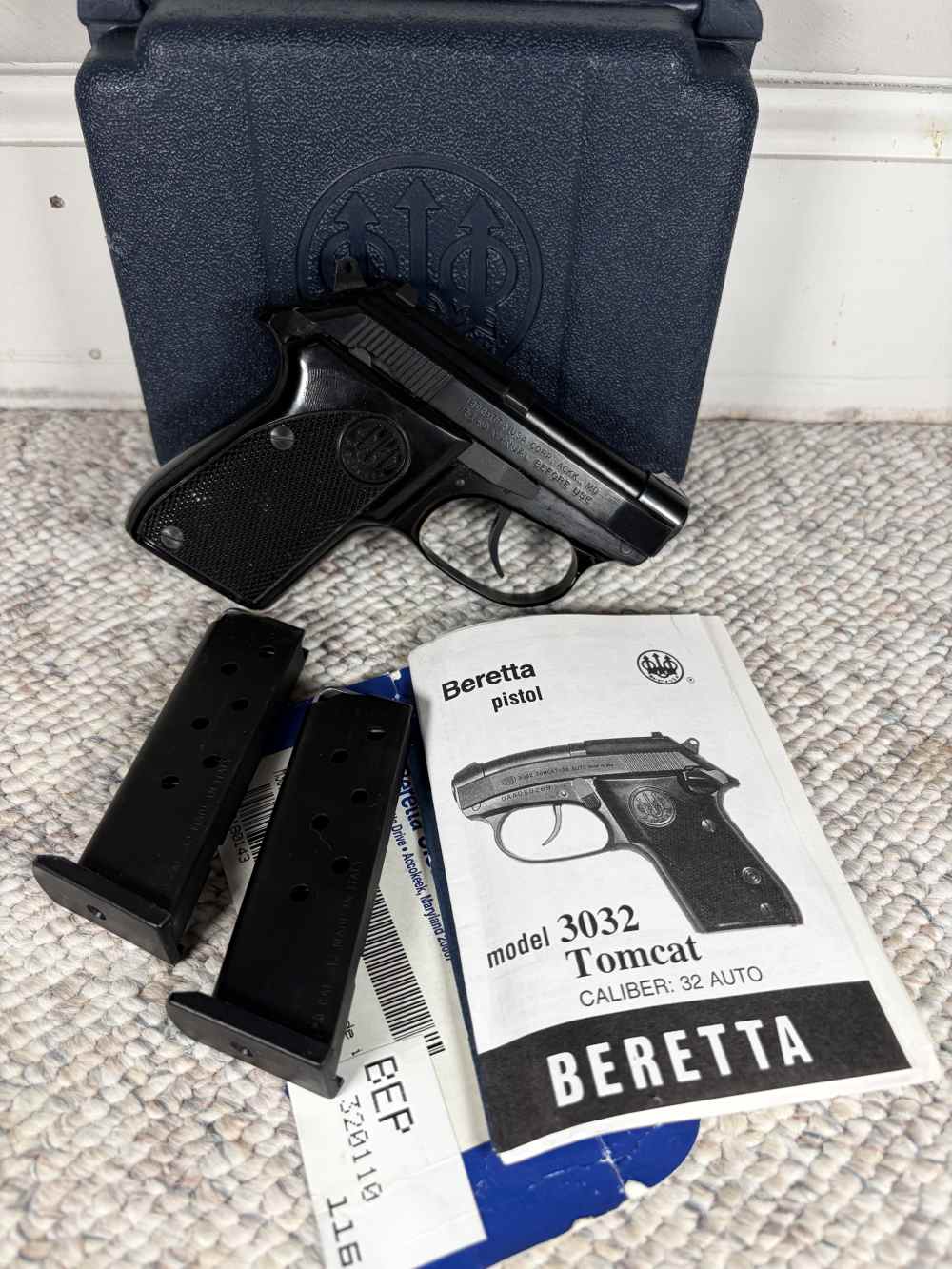Beretta Tomcat .32 ACP Pistol (2) magazine, factory case, Manual -img-0