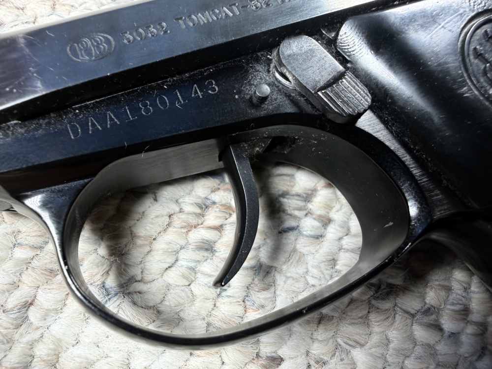 Beretta Tomcat .32 ACP Pistol (2) magazine, factory case, Manual -img-6
