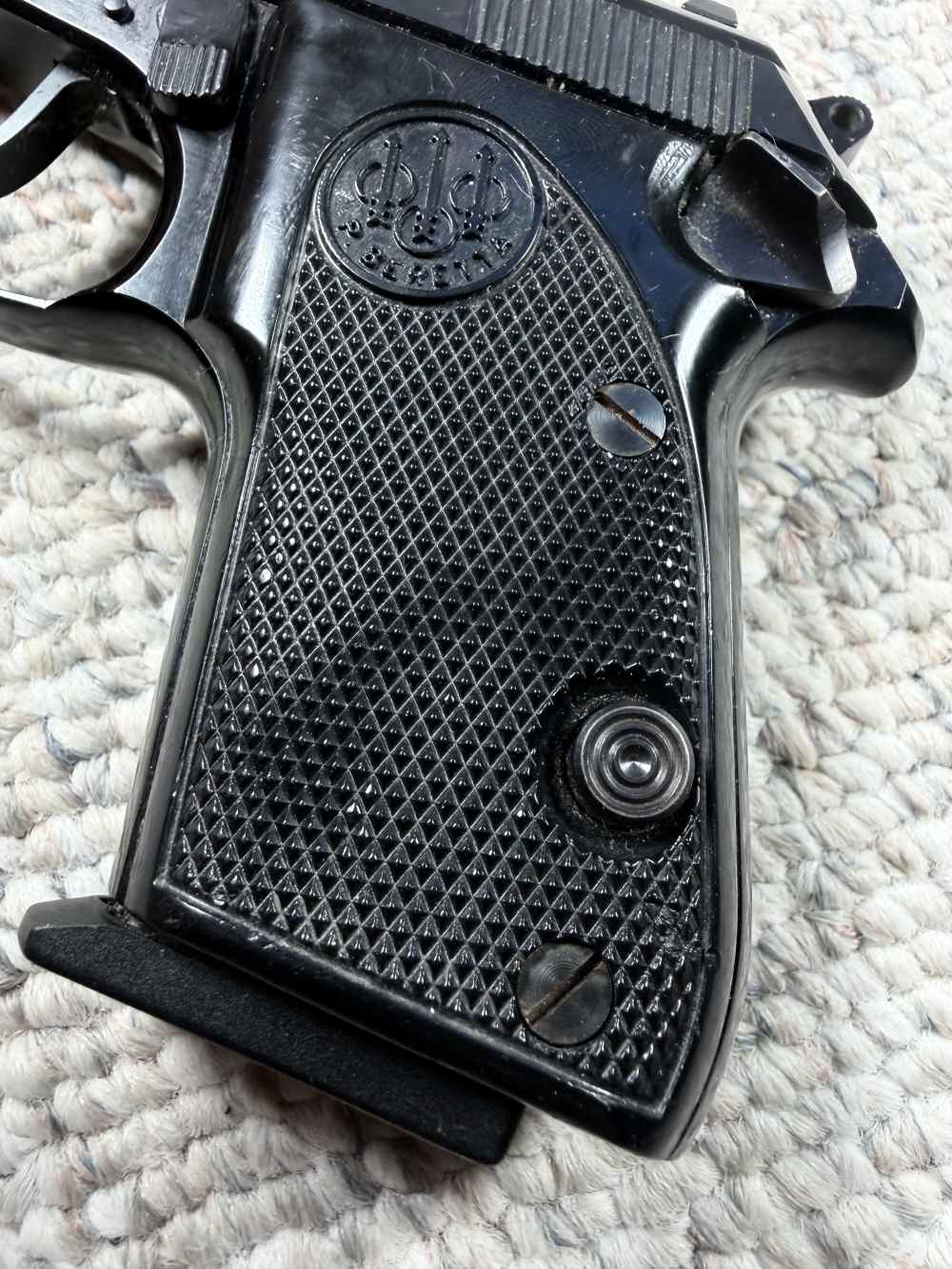 Beretta Tomcat .32 ACP Pistol (2) magazine, factory case, Manual -img-7