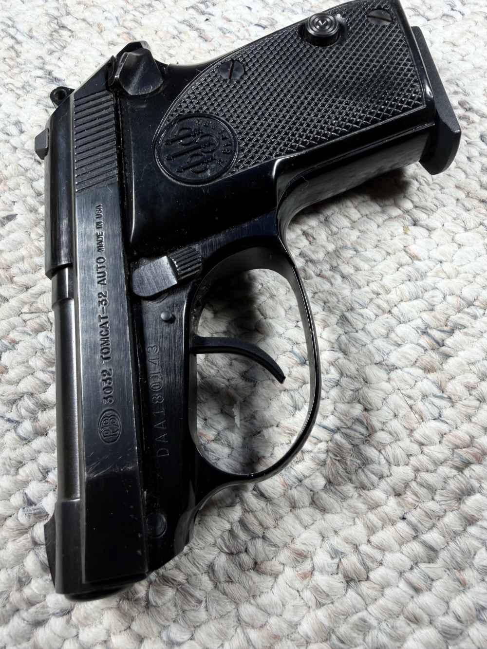 Beretta Tomcat .32 ACP Pistol (2) magazine, factory case, Manual -img-8