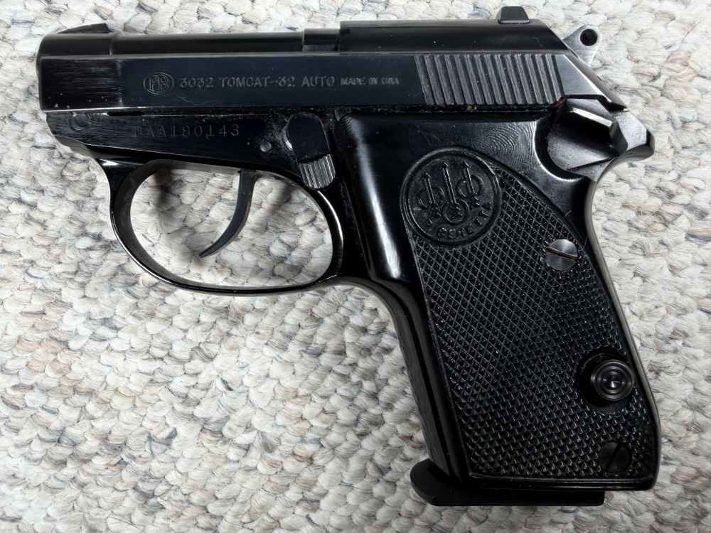 Beretta Tomcat .32 ACP Pistol (2) magazine, factory case, Manual -img-2