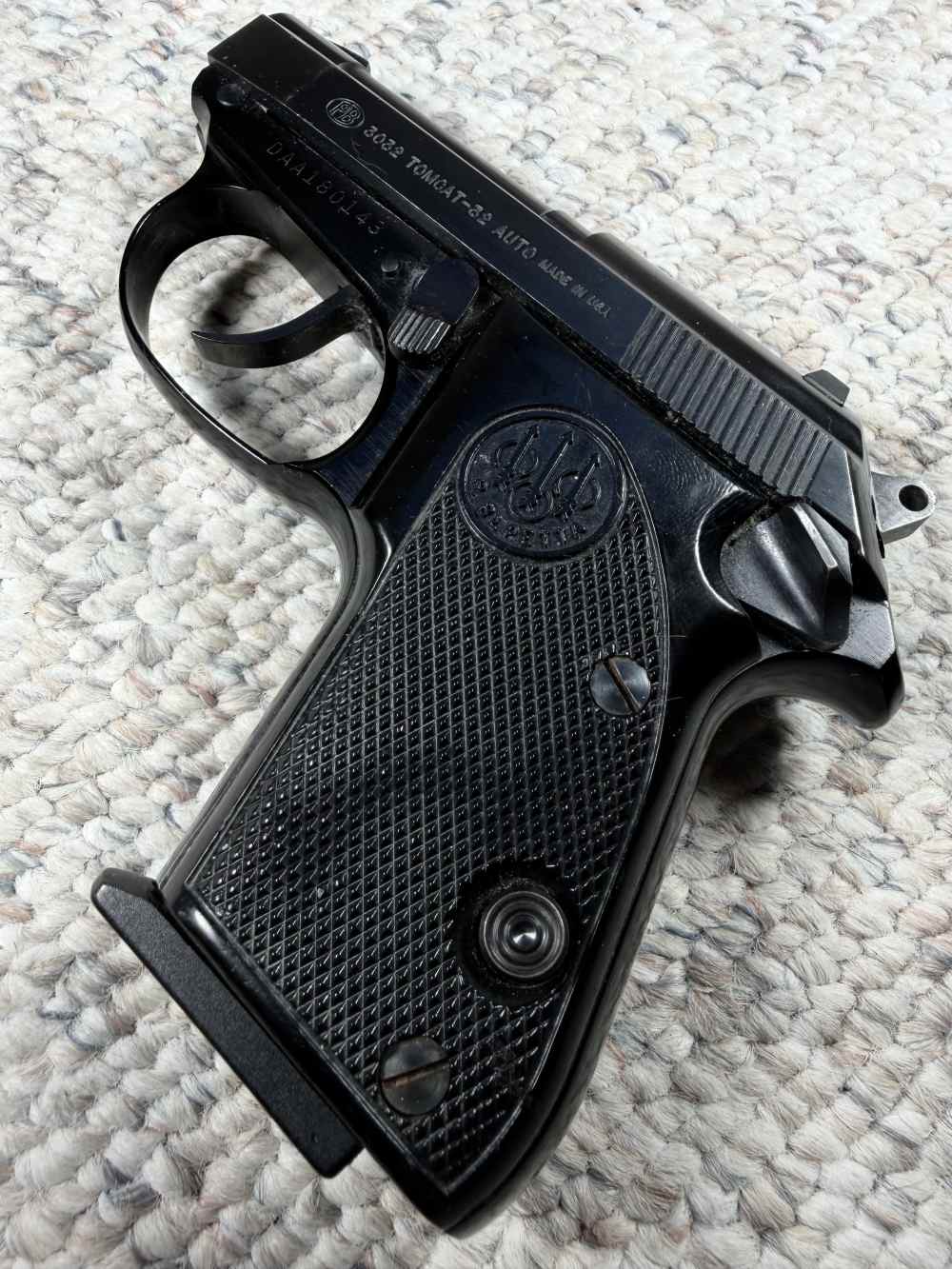 Beretta Tomcat .32 ACP Pistol (2) magazine, factory case, Manual -img-5