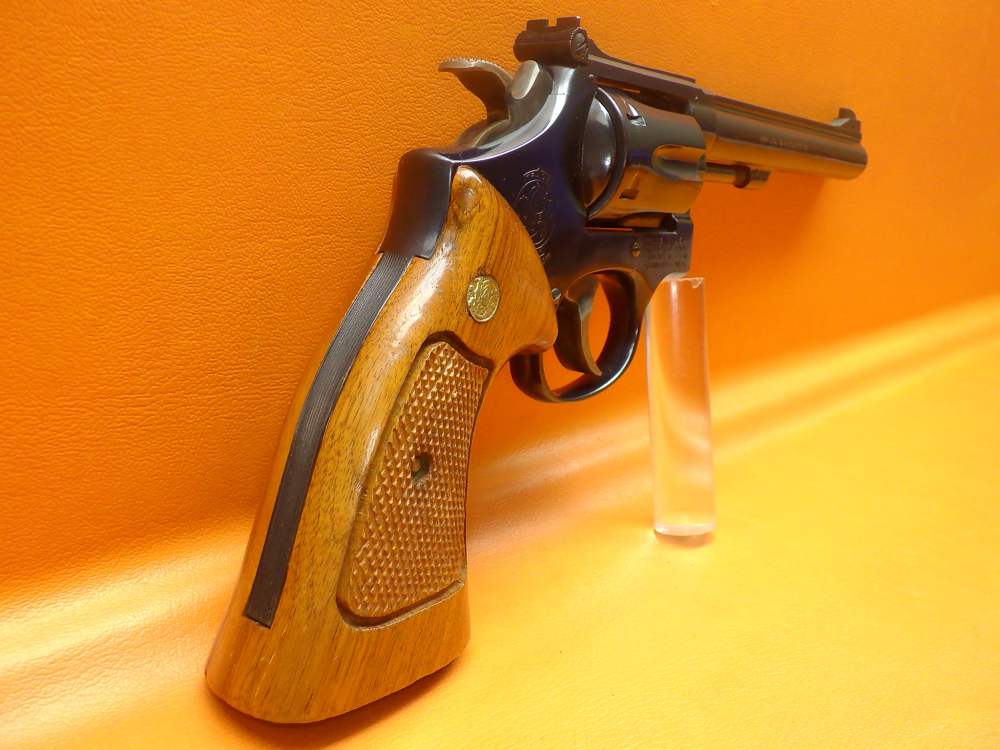S&W 17-4 "K-22 Masterpiece" .22 LR 6" Bbl Checkered Walnut Target Grip 1981-img-1