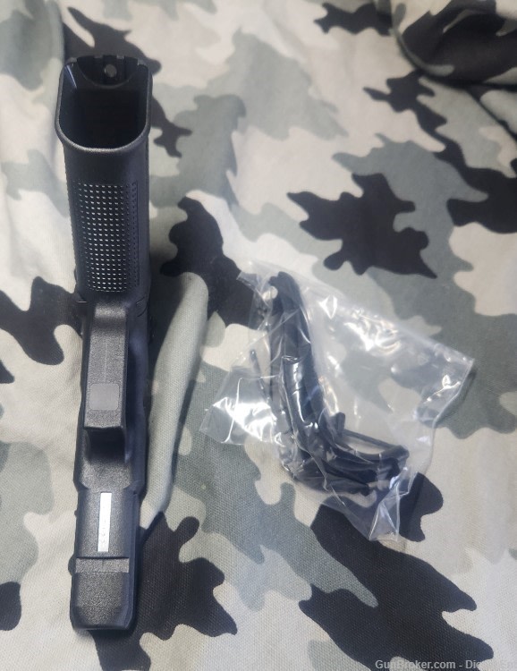 Glock G17 Gen 5 Complete frame 9mm  OEM 17 34   Discontinued -img-2