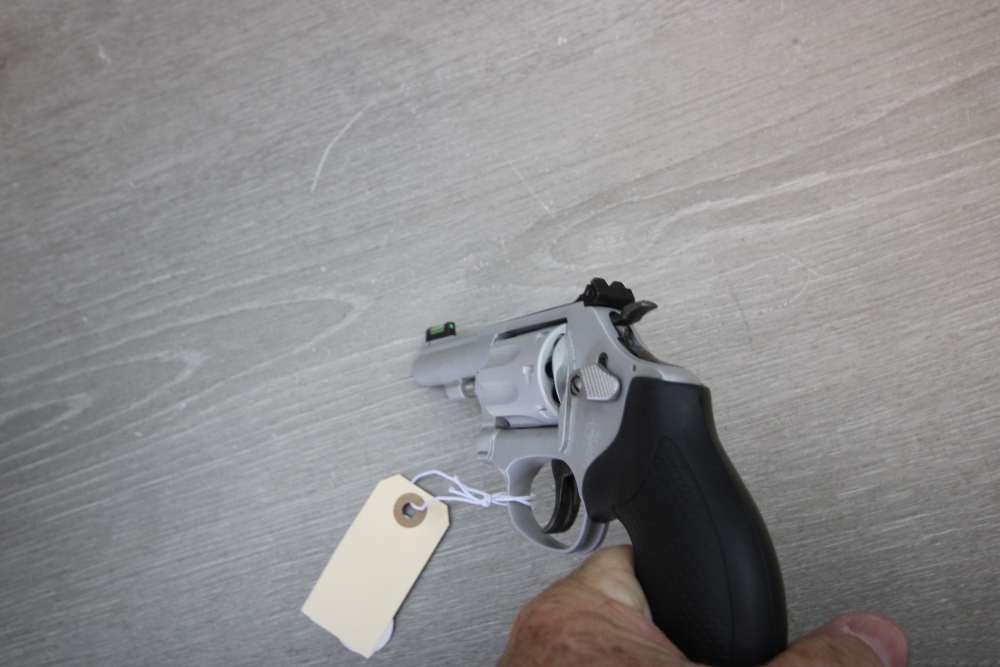 Smith & Wesson Model 317-3 Kit Gun in 22 LR with 3" Barrel.-img-8