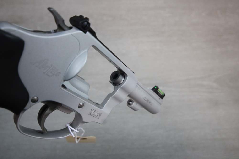 Smith & Wesson Model 317-3 Kit Gun in 22 LR with 3" Barrel.-img-13