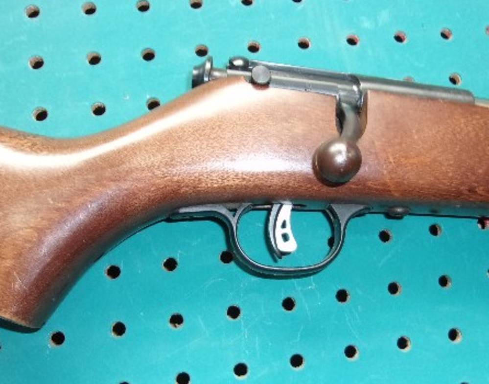 Savage Mark I Y Bolt Action Rifle .22 S,L,LR Single Shot 19in +Accutrigger-img-2