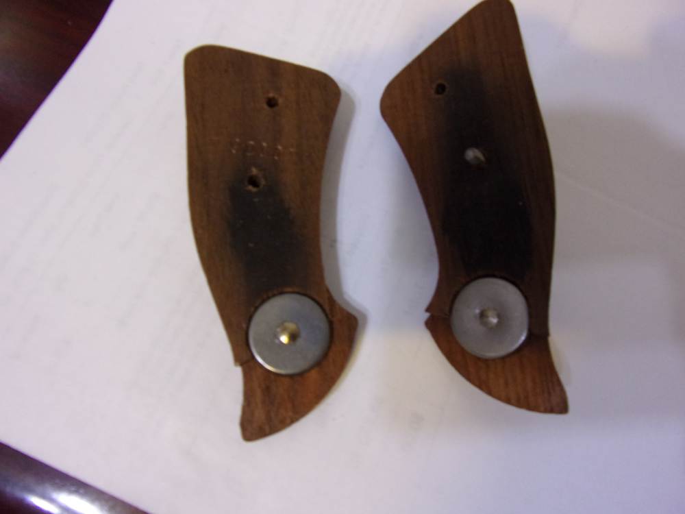 S&W J FRAME SQ.BUTT GRIPS LOOK ! REDUCED !-img-1