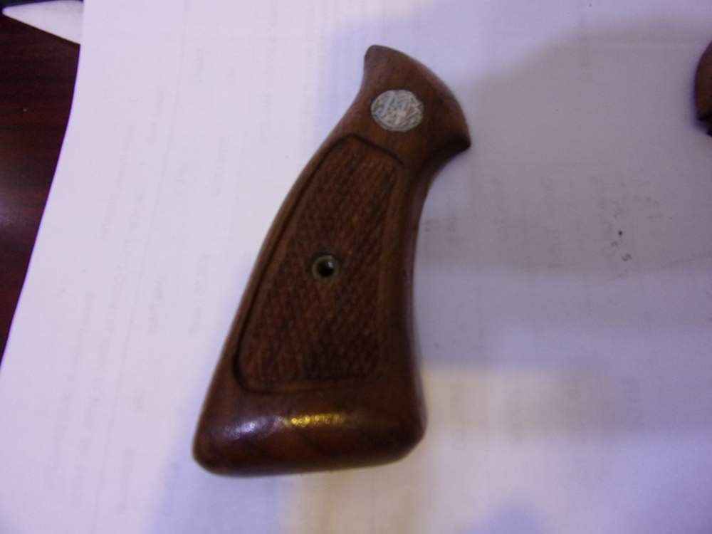 S&W J FRAME SQ.BUTT GRIPS LOOK ! REDUCED !-img-2