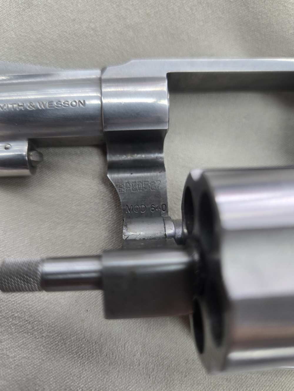 Smith and Wesson Model 640 38 Special 5 Shot  1.875" Barrel Good Condition -img-6