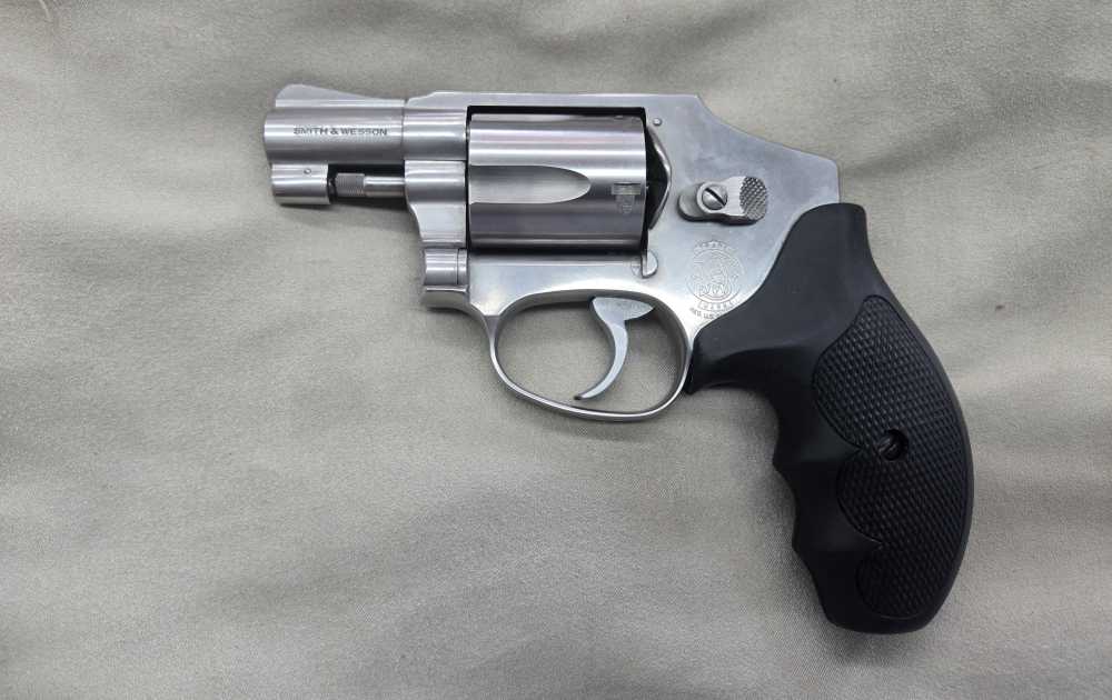 Smith and Wesson Model 640 38 Special 5 Shot  1.875" Barrel Good Condition -img-0