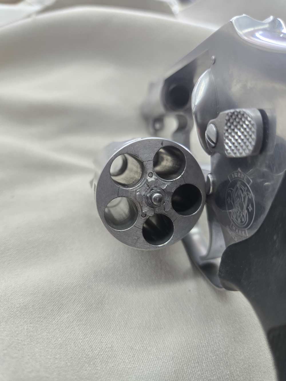 Smith and Wesson Model 640 38 Special 5 Shot  1.875" Barrel Good Condition -img-4