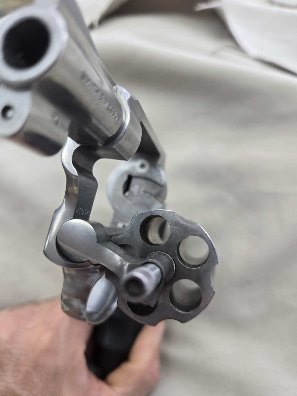 Smith and Wesson Model 640 38 Special 5 Shot  1.875" Barrel Good Condition -img-5