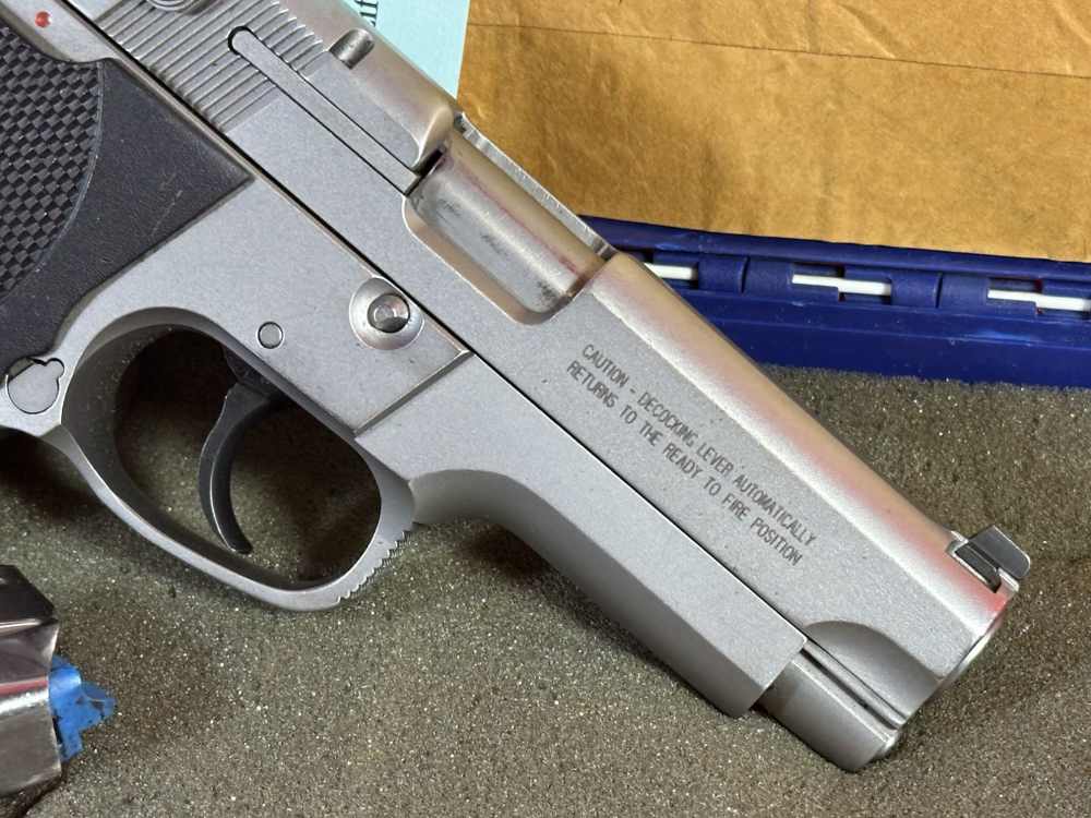 Special Order LE Smith & Wesson Mod 4006 40 S&W 4" Pistol + (2) 11 Rnd Mags-img-12