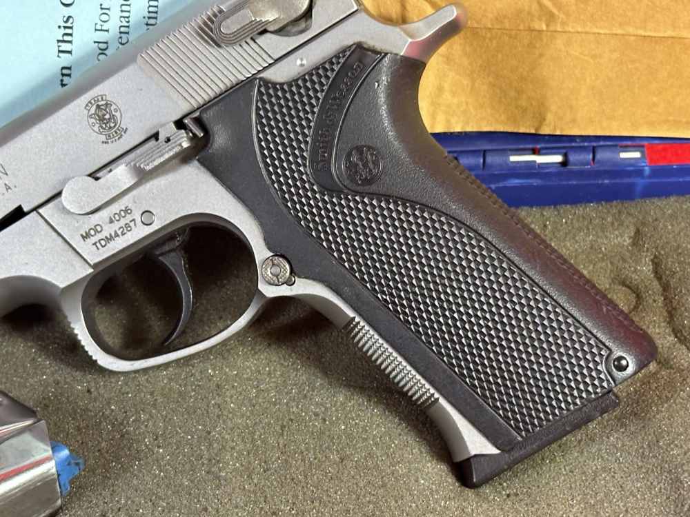 Special Order LE Smith & Wesson Mod 4006 40 S&W 4" Pistol + (2) 11 Rnd Mags-img-5