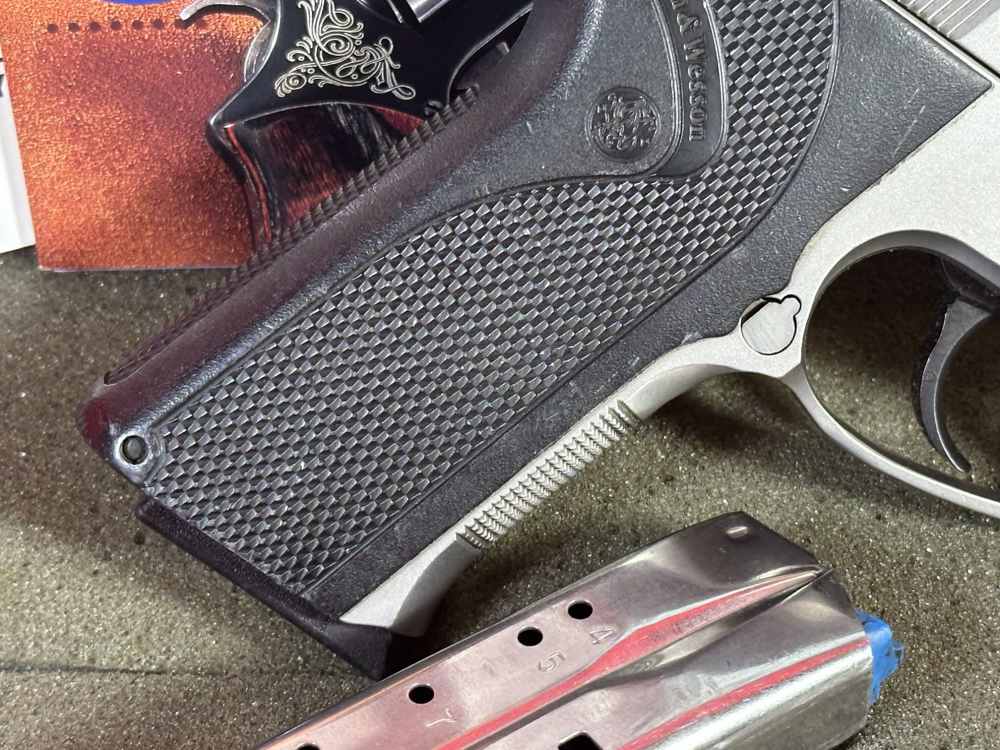 Special Order LE Smith & Wesson Mod 4006 40 S&W 4" Pistol + (2) 11 Rnd Mags-img-10
