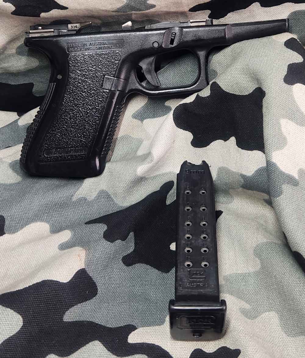 Glock 19 Gen 2 9MM Complete Frame Used 884DC 1-15Rnd mag inc. Hard To Find -img-0