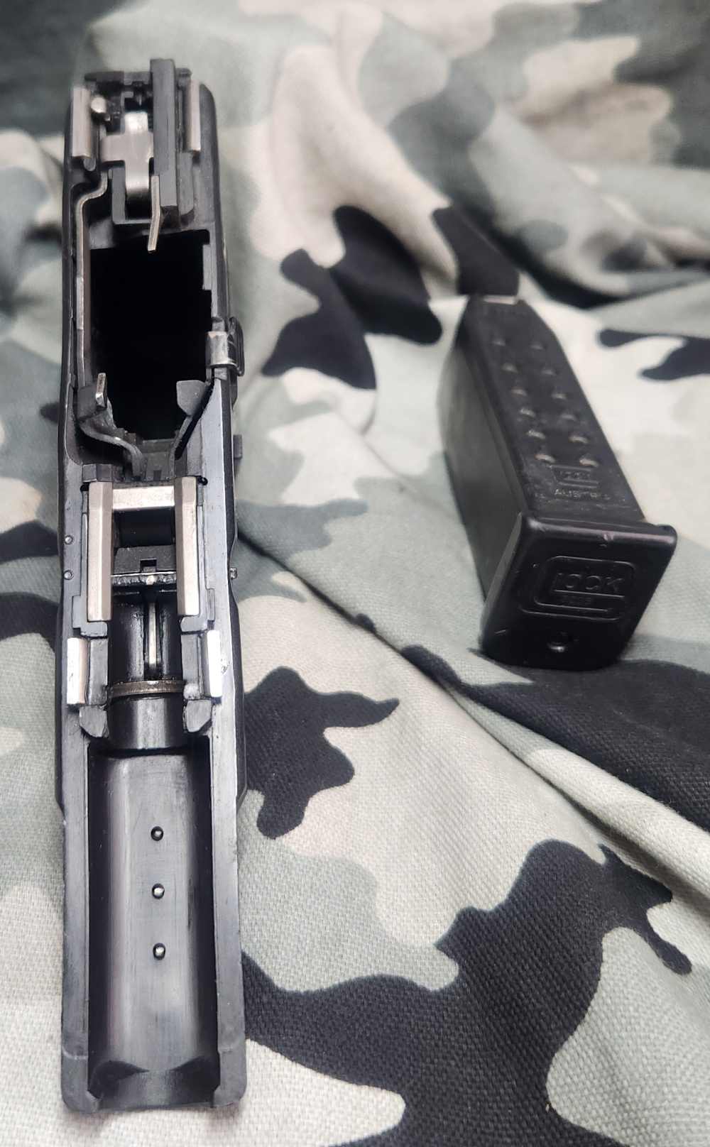 Glock 19 Gen 2 9MM Complete Frame Used 884DC 1-15Rnd mag inc. Hard To Find -img-4