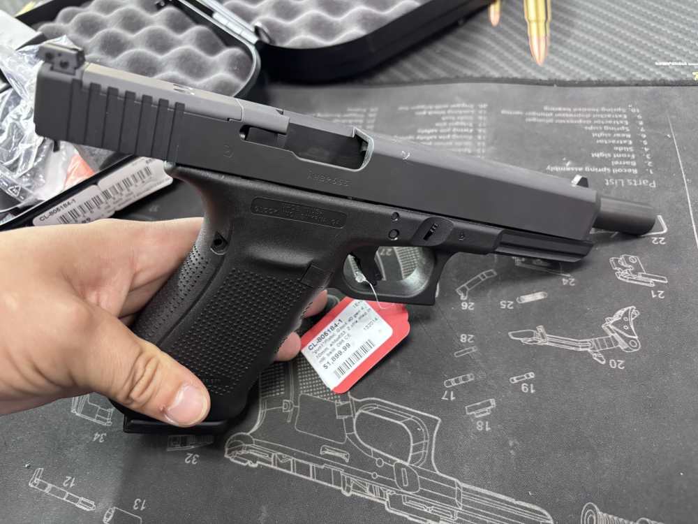 Glock 40 Gen 4 10mm MOS 6” w/box 3 magazines -img-1