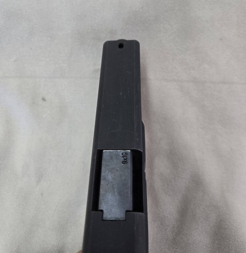 Glock 17 Gen 2 One Magazine Needs Front Sight 9mm Pistol  Priced to Sell-img-3