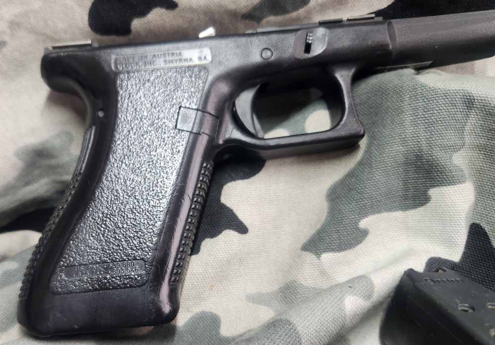 Glock 17 Gen 2 9MM Complete Frame Used 596DC 1-17Rnd mag inc. Hard To Find-img-2