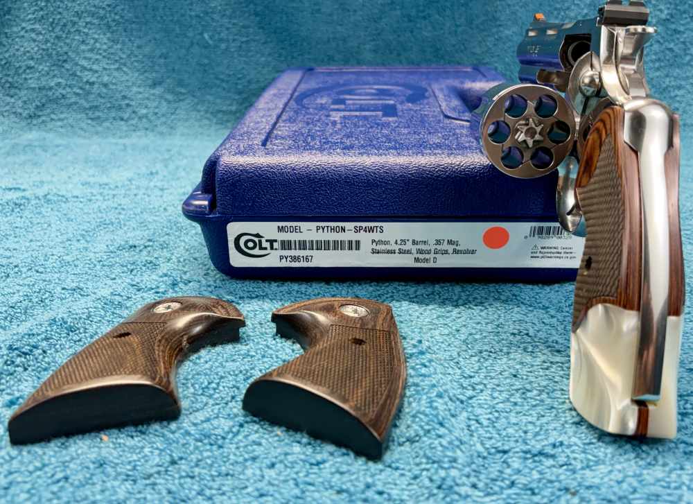 MAGNIFICENT COLT PYTHON high polish 4.25” barrel-img-27
