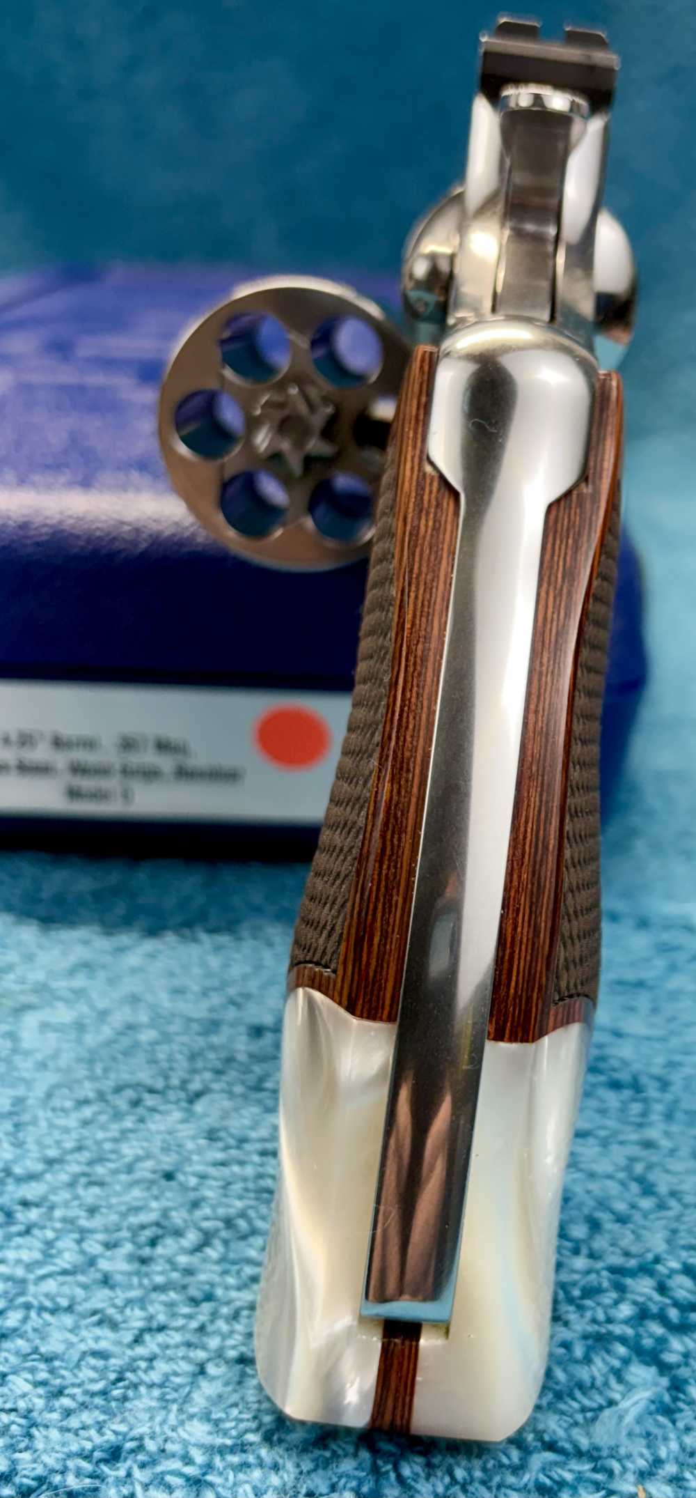 MAGNIFICENT COLT PYTHON high polish 4.25” barrel-img-24