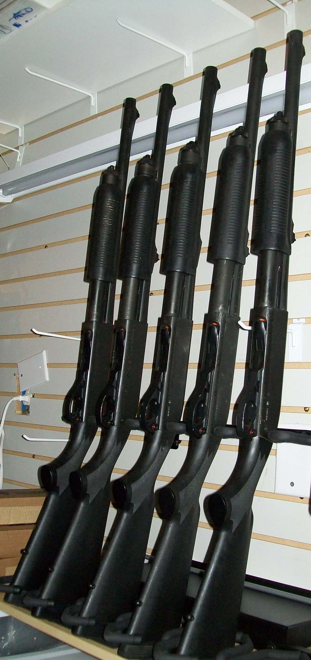 POLICE TRADE-INS REMINGTON 870 POLICE MAGNUM PUMP SHOTGUN -img-0