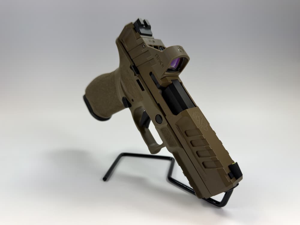 LIKE NEW! Springfield Echelon FDE 4.0C GEAR PAC w/ 4 Mags, Green Dot, Bag-img-3