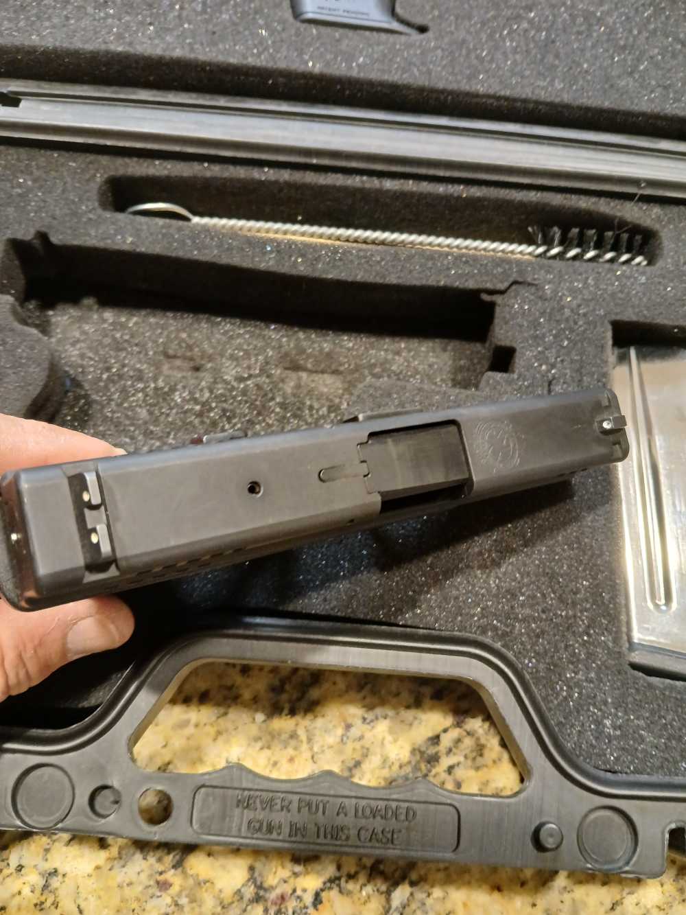 Springfield XD-45 with case, accessories and 4 extra mags. like new-img-2