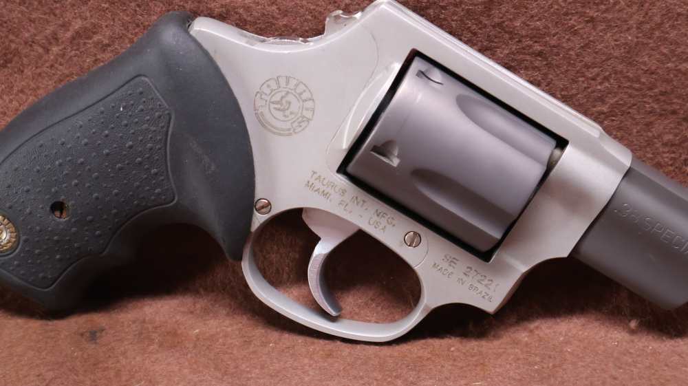 Taurus Ultra-Lite Titanium 38 SPL 5 Shot Bobbed Hammer DA 2" Ported BRL -img-2