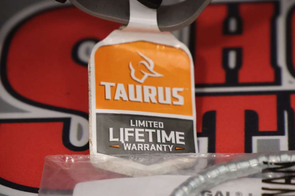 Taurus Raging Hunter Revolver .44MAG / .44SPL 8.25" w/ Box - NEW - 6rds - -img-1