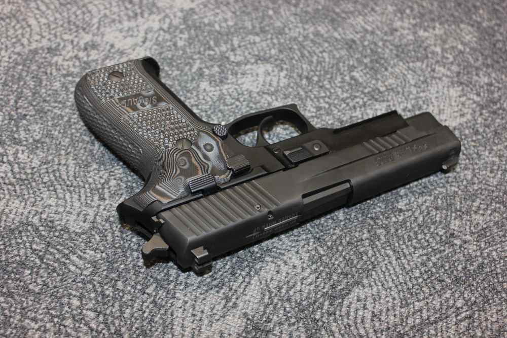 Sig Sauer P226XTM Extreme CA compliant .40S&W w/4 mags!-img-9