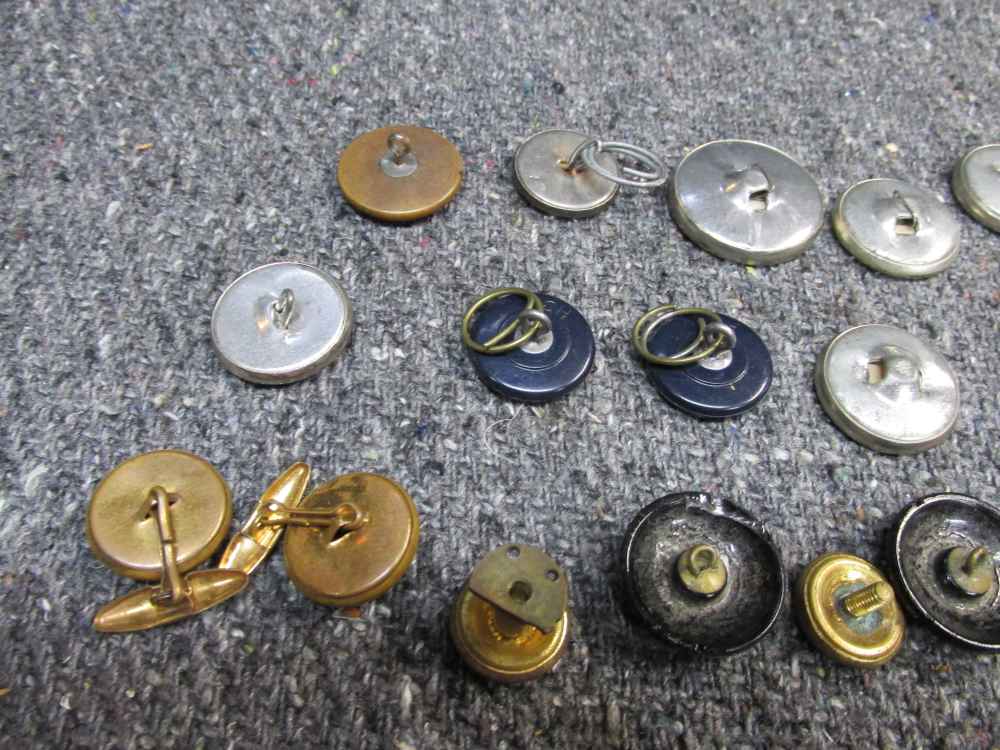 LOT 21 MILITARY/CIVILIAN VINTAGE BUTTONS AND PAIR OF MATCHING CUFF LINKS-img-8