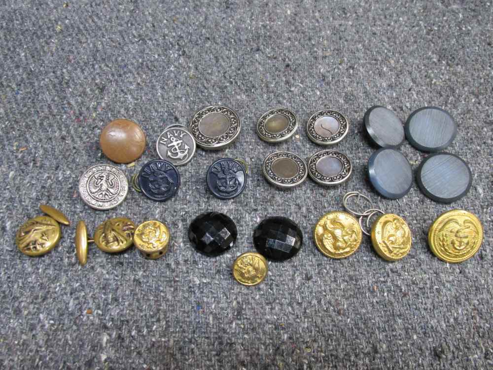 LOT 21 MILITARY/CIVILIAN VINTAGE BUTTONS AND PAIR OF MATCHING CUFF LINKS-img-0