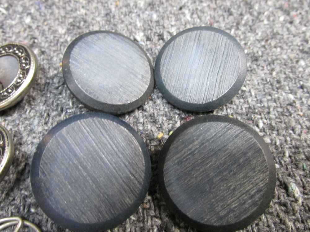 LOT 21 MILITARY/CIVILIAN VINTAGE BUTTONS AND PAIR OF MATCHING CUFF LINKS-img-1