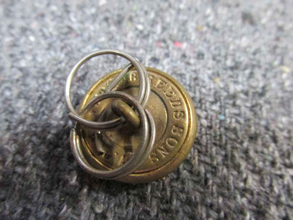 LOT 21 MILITARY/CIVILIAN VINTAGE BUTTONS AND PAIR OF MATCHING CUFF LINKS-img-10